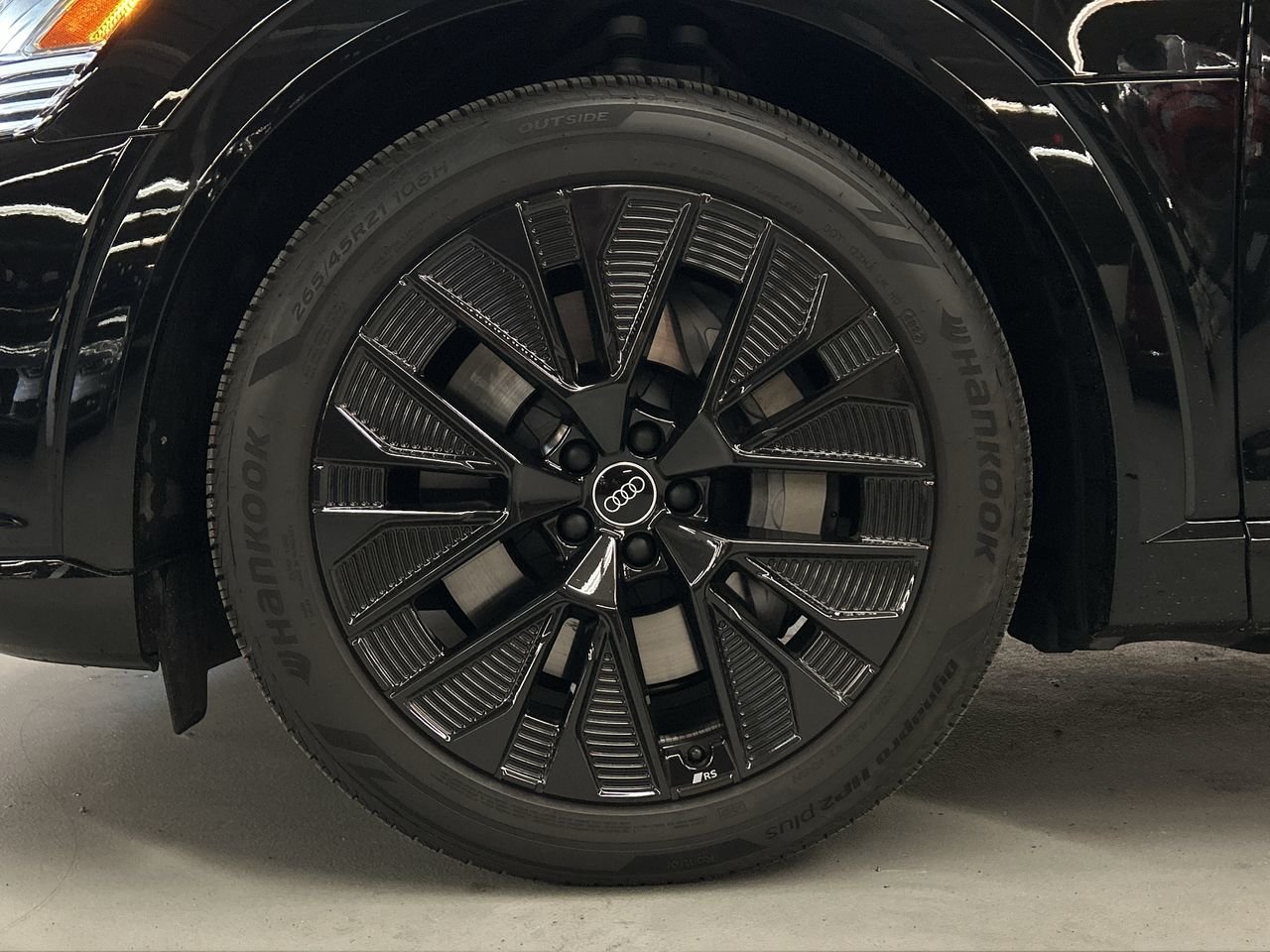 New 2024 Mythos Black metallic / Pearl effect Audi Quattro image 18
