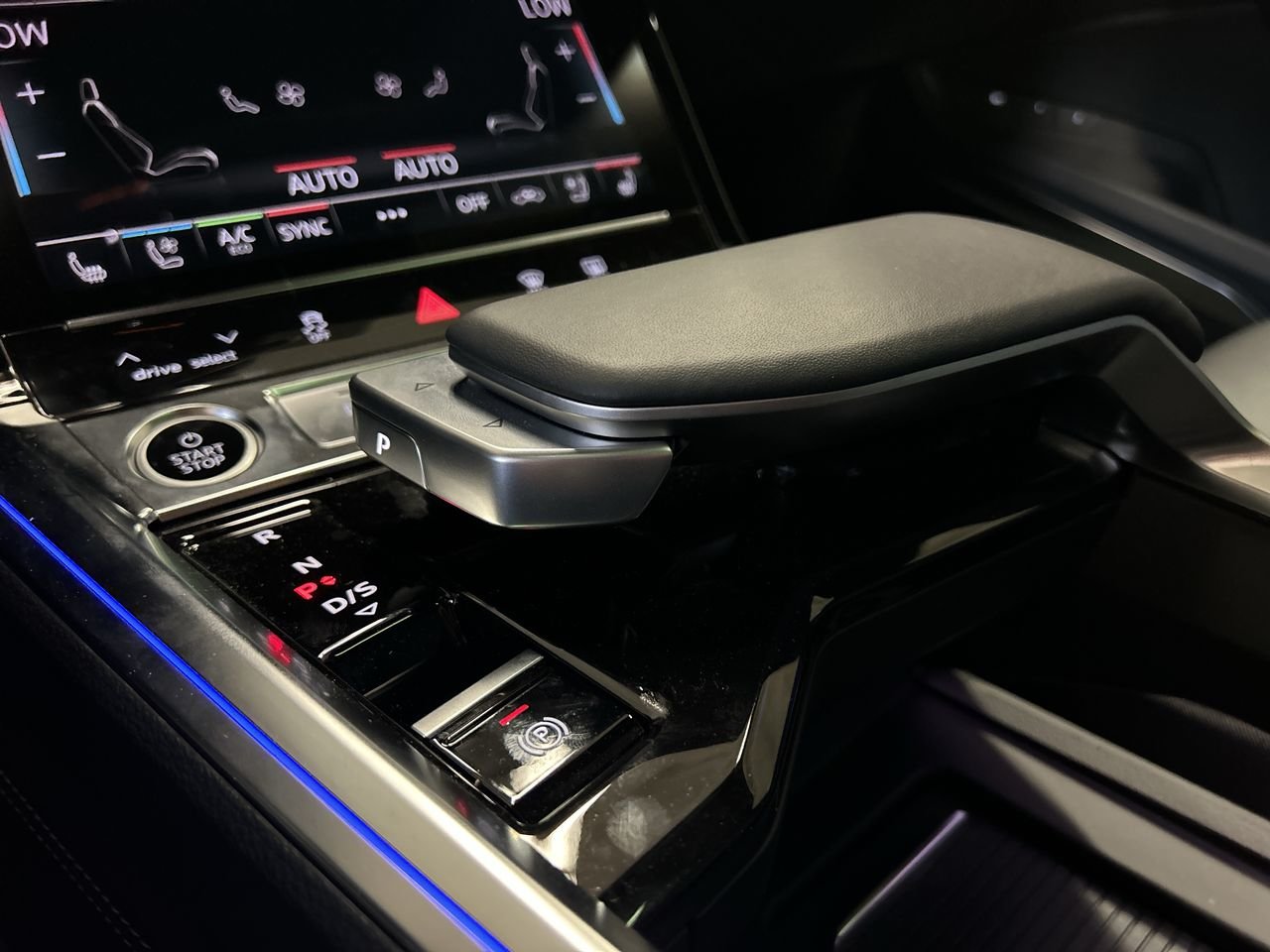 New 2024 Mythos Black metallic / Pearl effect Audi Quattro image 29