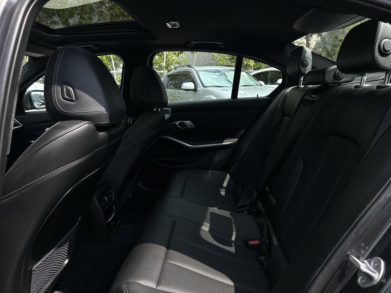 Used 2022 Mineral Grey Met BMW XDrive image 31