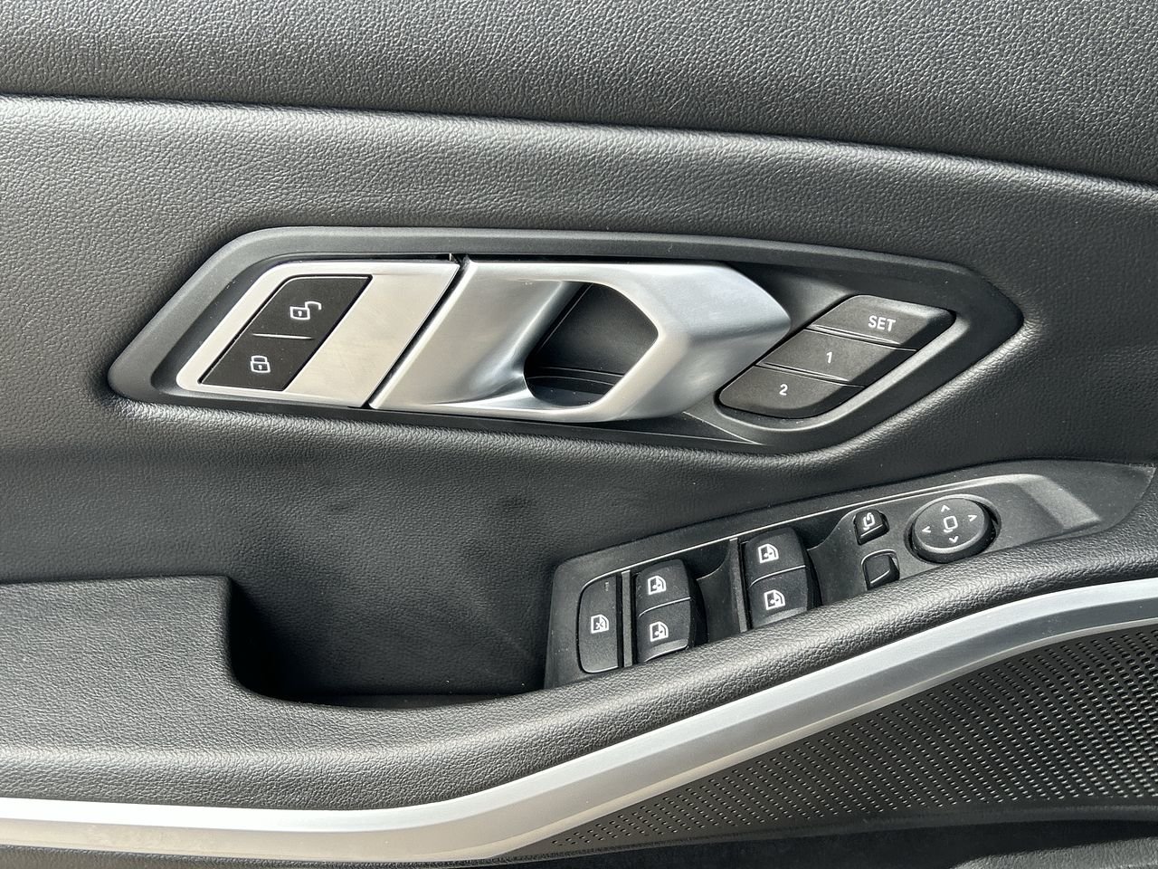 Used 2022 Mineral Grey Met BMW XDrive image 21