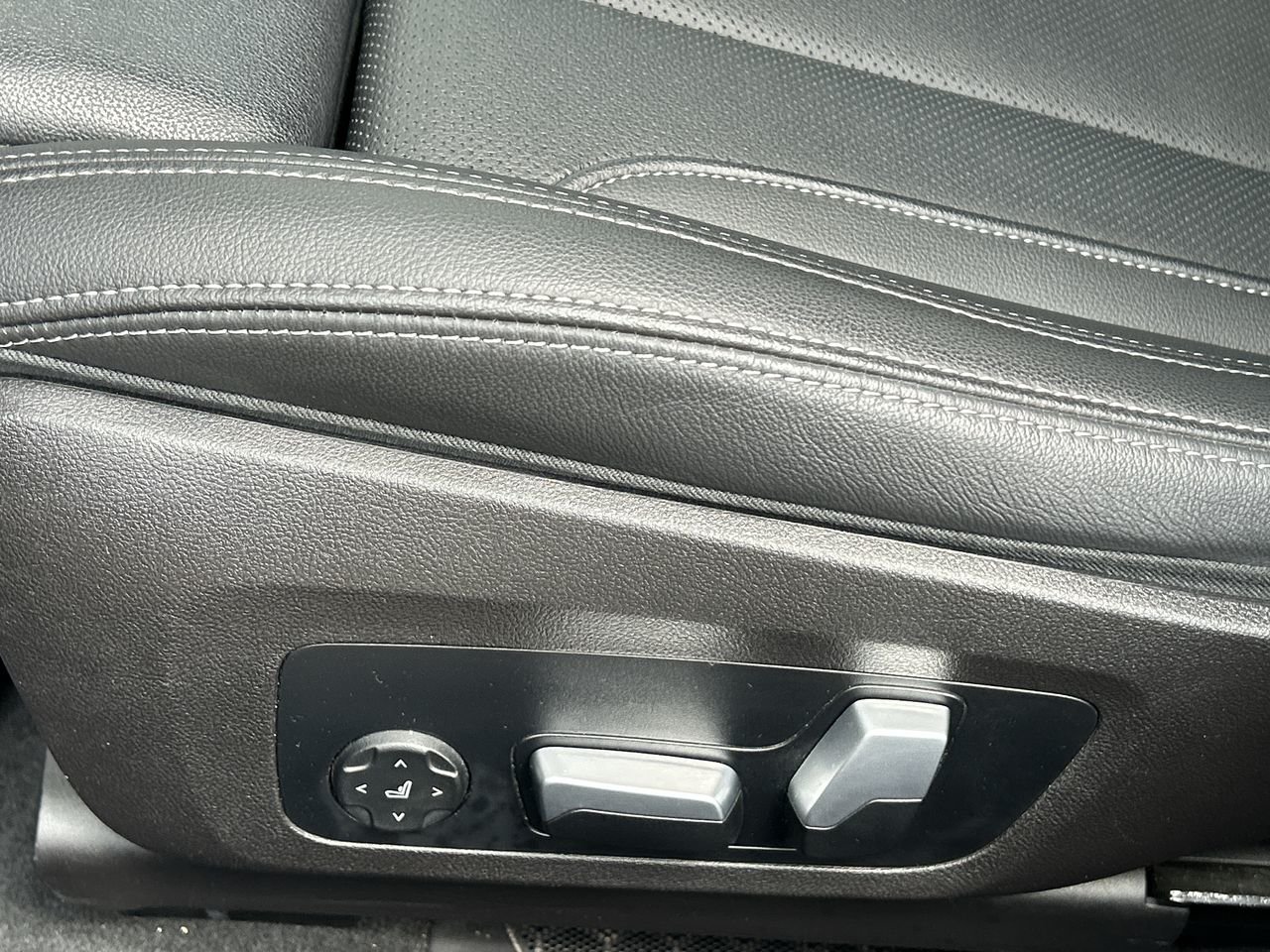 Used 2022 Mineral Grey Met BMW XDrive image 20