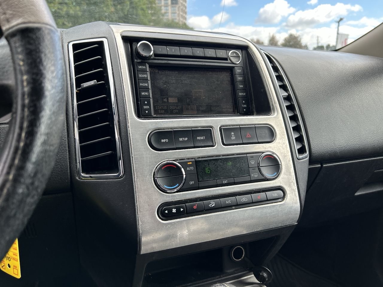 Used 2008 White Ford Limited 4D Utility AWD image 29