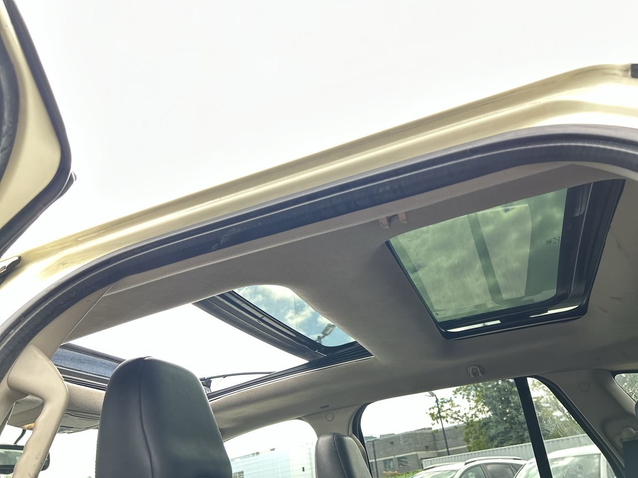 Used 2008 White Ford Limited 4D Utility AWD image 30