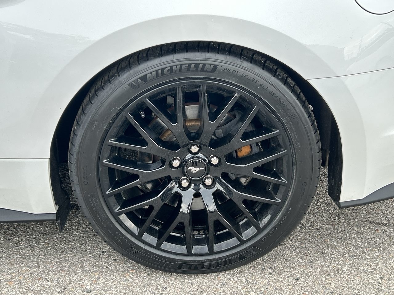 Used 2018 Oxford White Ford GT Premium image 18