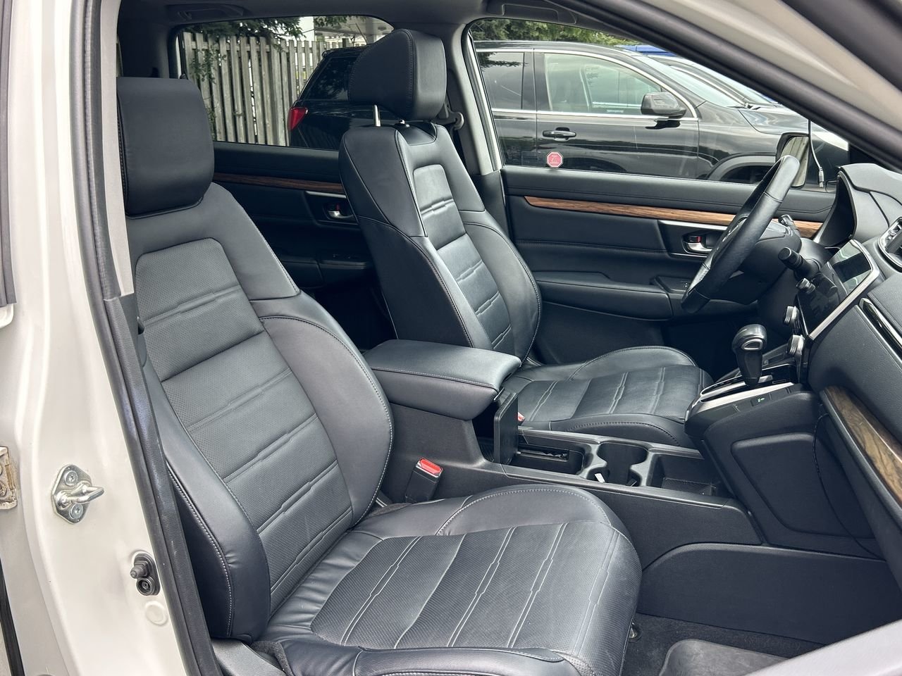 Used 2017 White Diamond Pearl Honda Touring image 33
