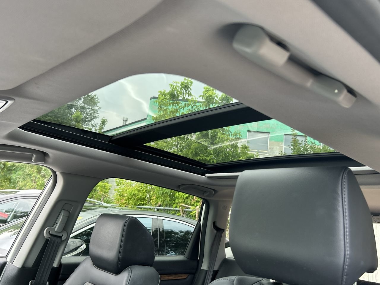 Used 2017 White Diamond Pearl Honda Touring image 30
