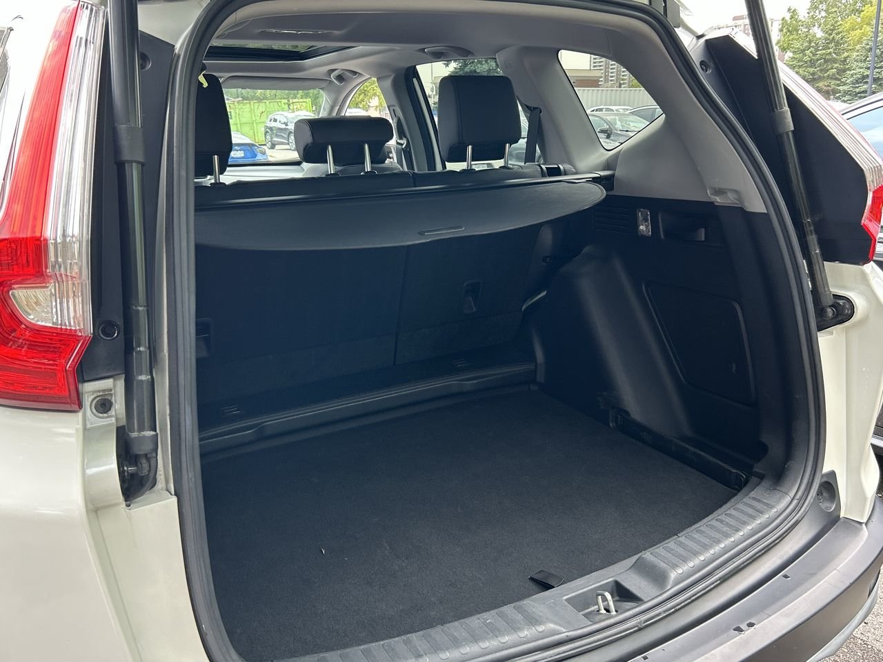 Used 2017 White Diamond Pearl Honda Touring image 32