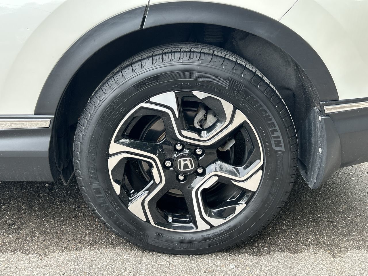 Used 2017 White Diamond Pearl Honda Touring image 18