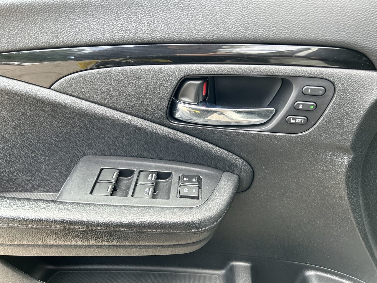 Used 2019 White Honda Touring image 21
