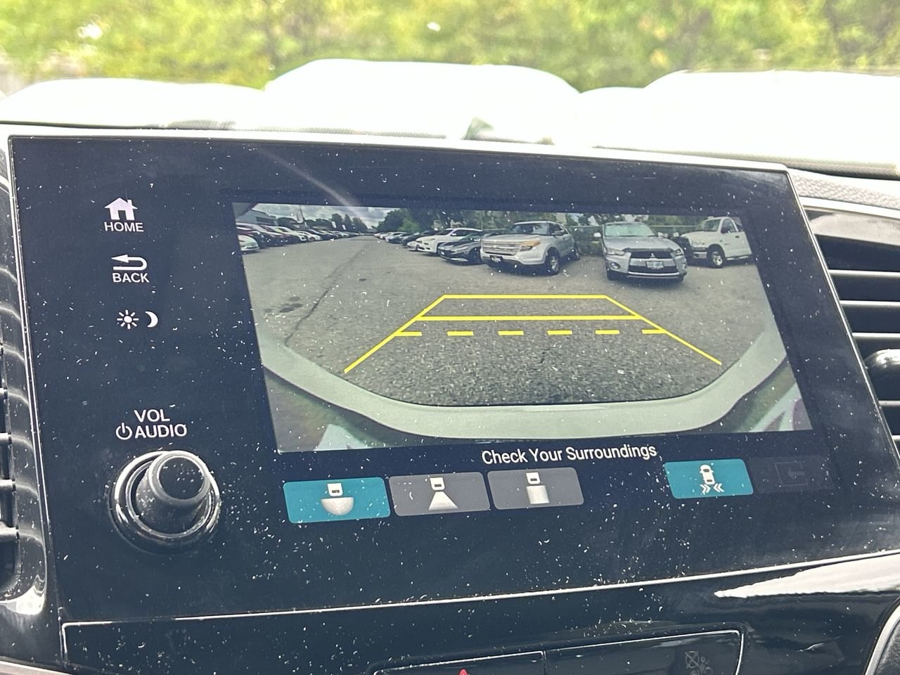 Used 2019 White Honda Touring image 25