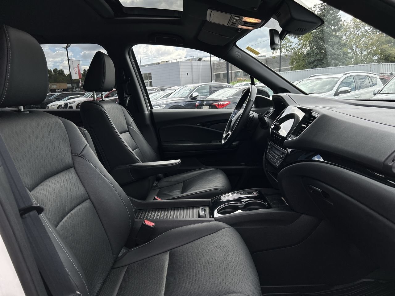 Used 2019 White Honda Touring image 33