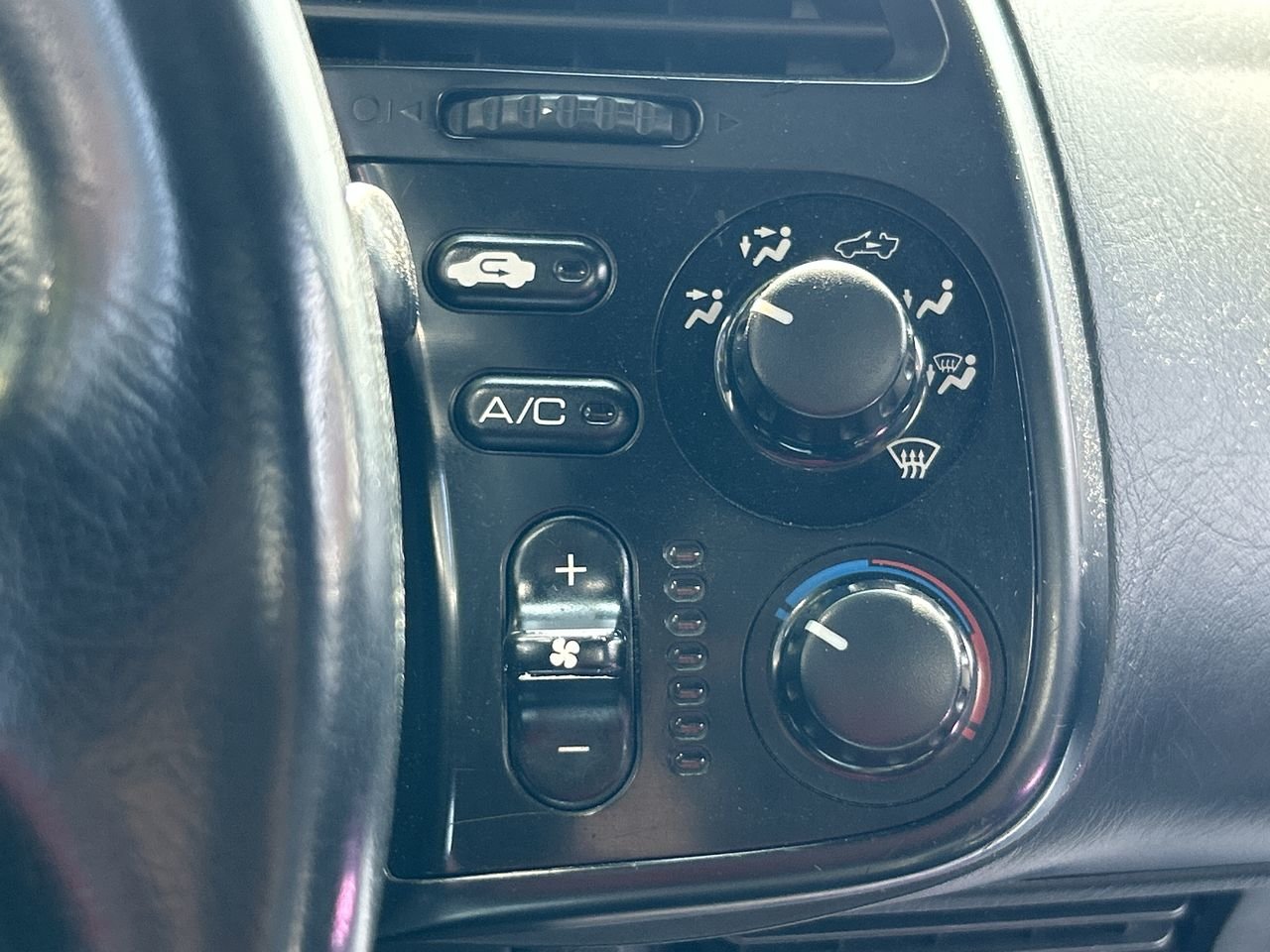 Used 2005  Honda Coupe image 25