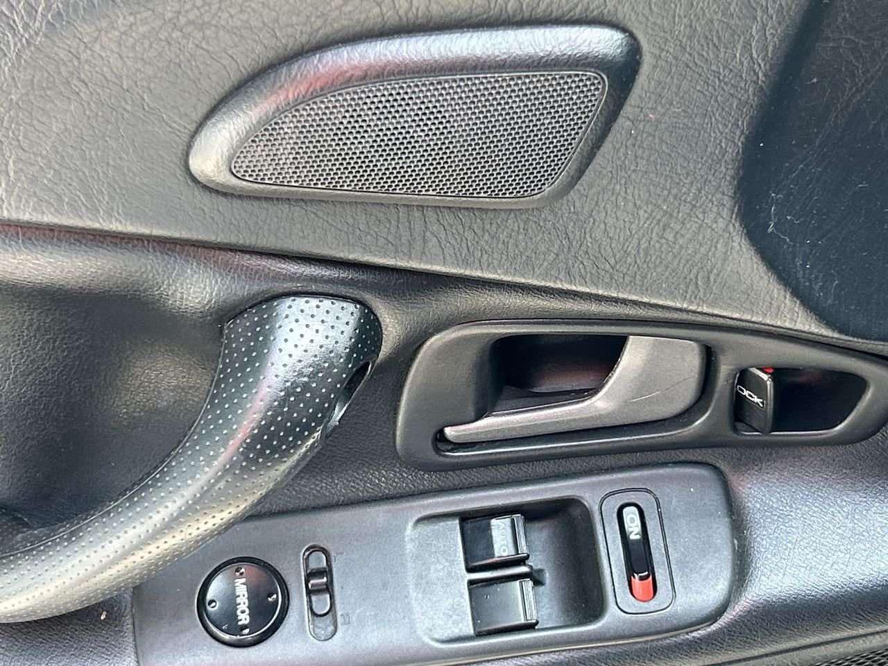 Used 2005  Honda Coupe image 21