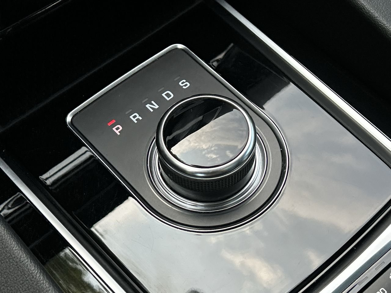 Used 2020 Black Jaguar 25t PRESTIGE image 28