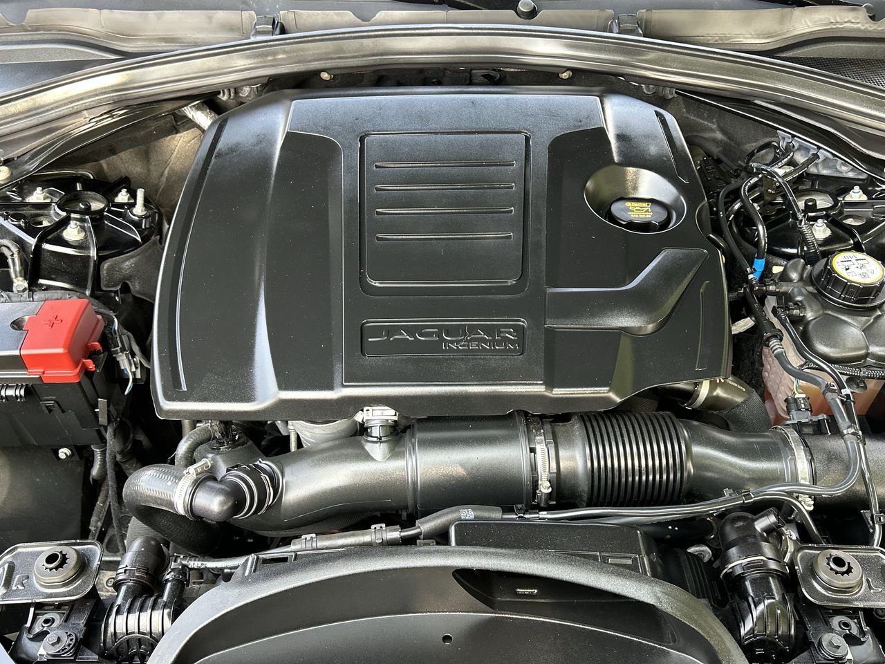 Used 2020 Black Jaguar 25t PRESTIGE image 34