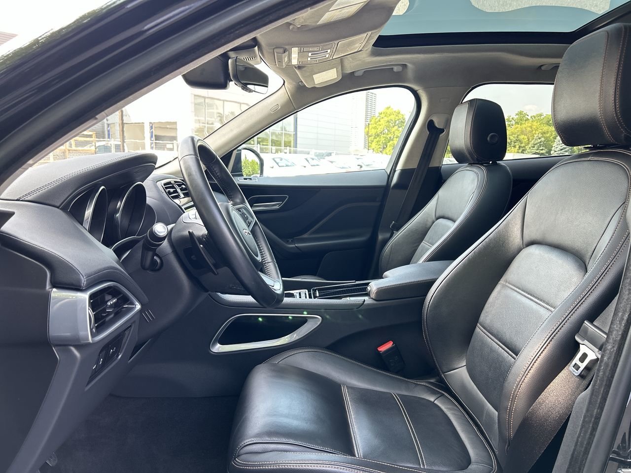Used 2020 Black Jaguar 25t PRESTIGE image 19