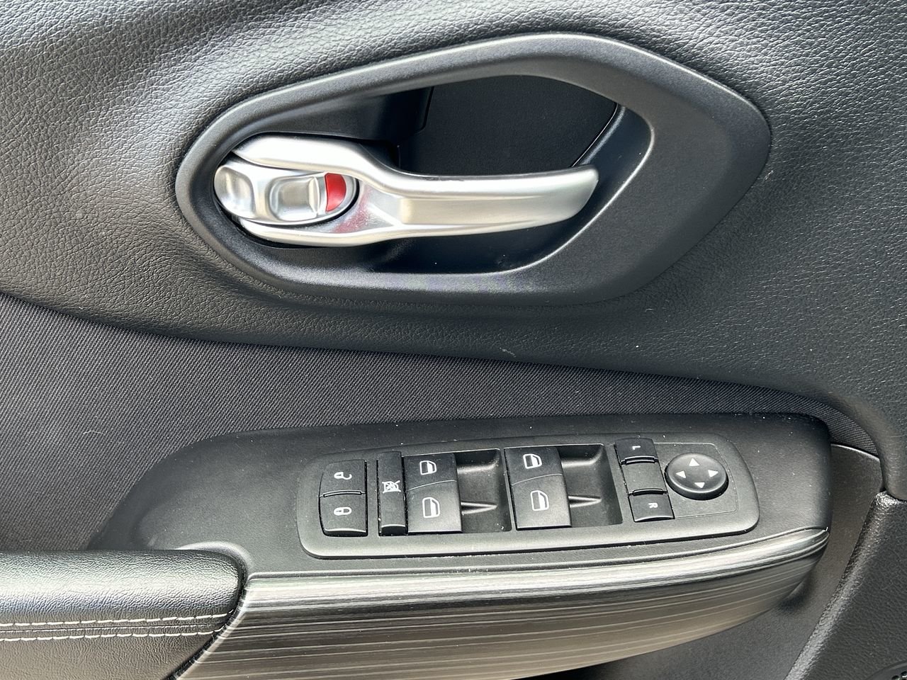 Used 2015 Silver Jeep 4x4 Sport image 21