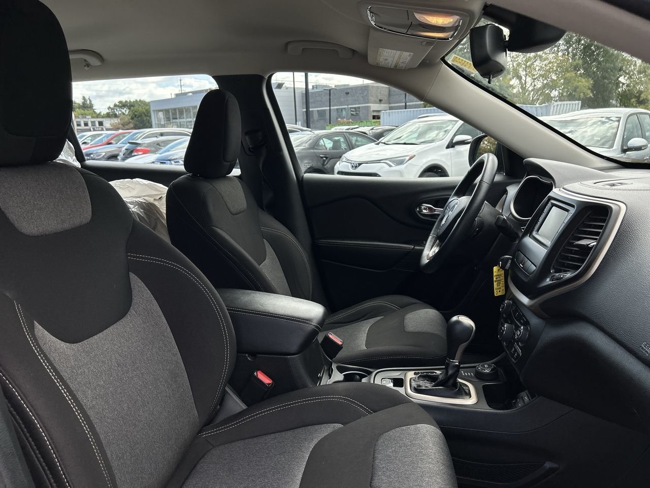 Used 2015 Silver Jeep 4x4 Sport image 33