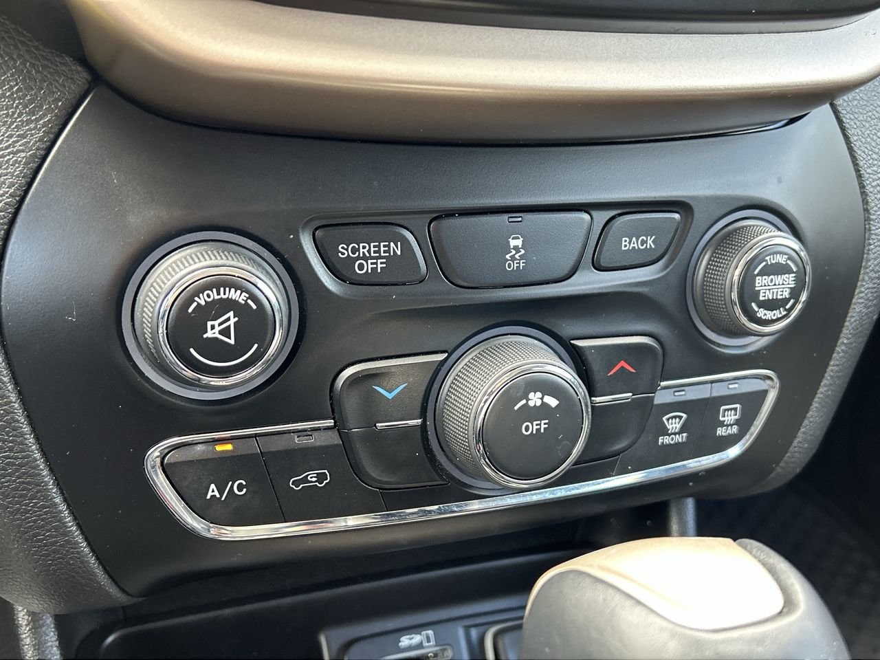 Used 2015 Silver Jeep 4x4 Sport image 27