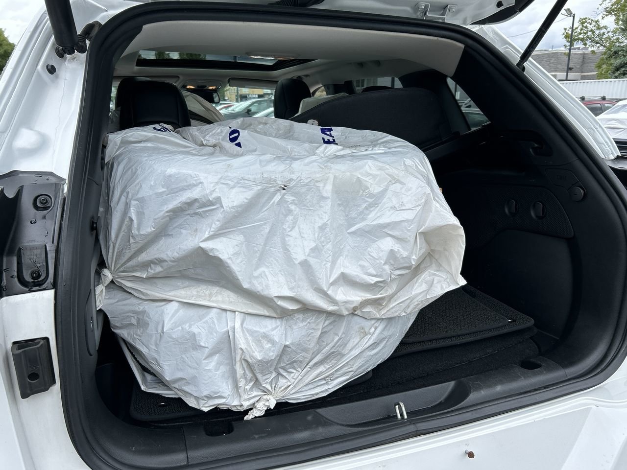 Used 2017 white Jeep 4x4 OVERLAND image 31
