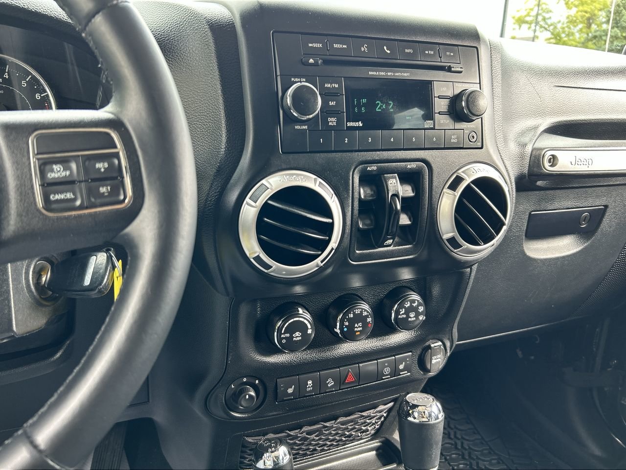 Used 2013 Black Jeep Sahara 4D Utility 4WD image 27