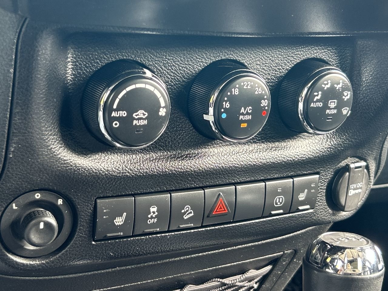 Used 2013 Black Jeep Sahara 4D Utility 4WD image 25