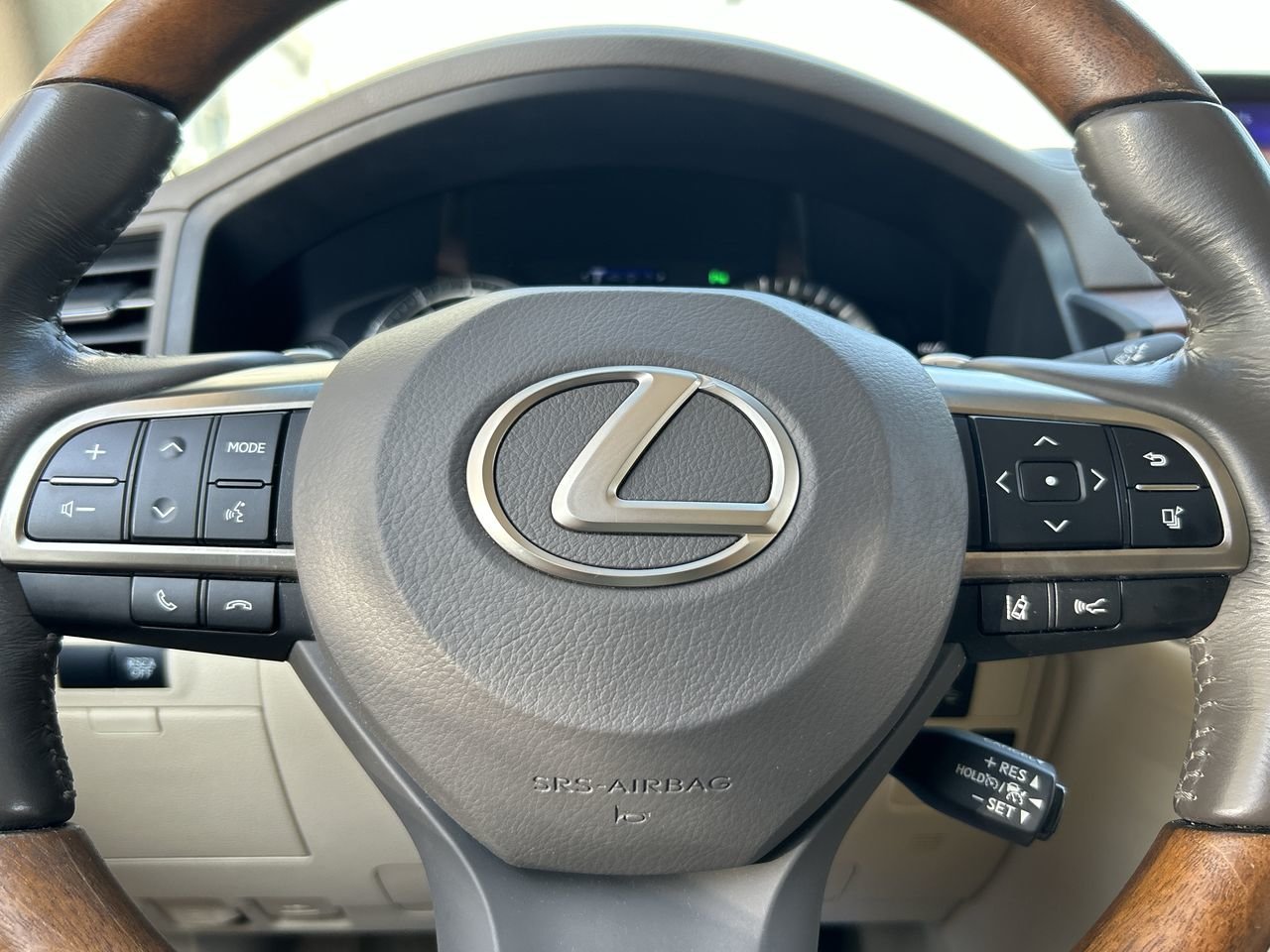Used 2016 Satin Cashmere Met Lexus 570 image 22