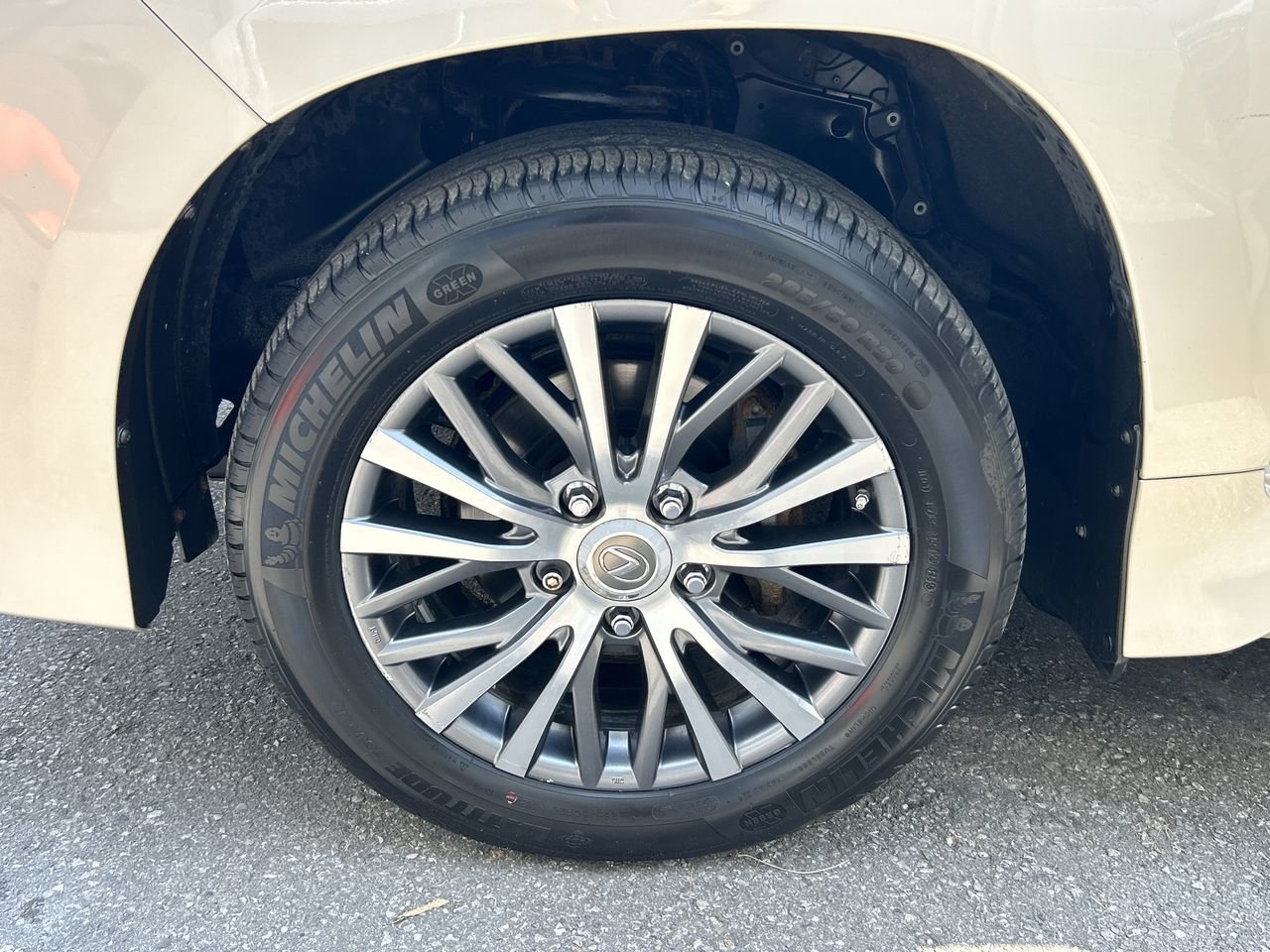 Used 2016 Satin Cashmere Met Lexus 570 image 18
