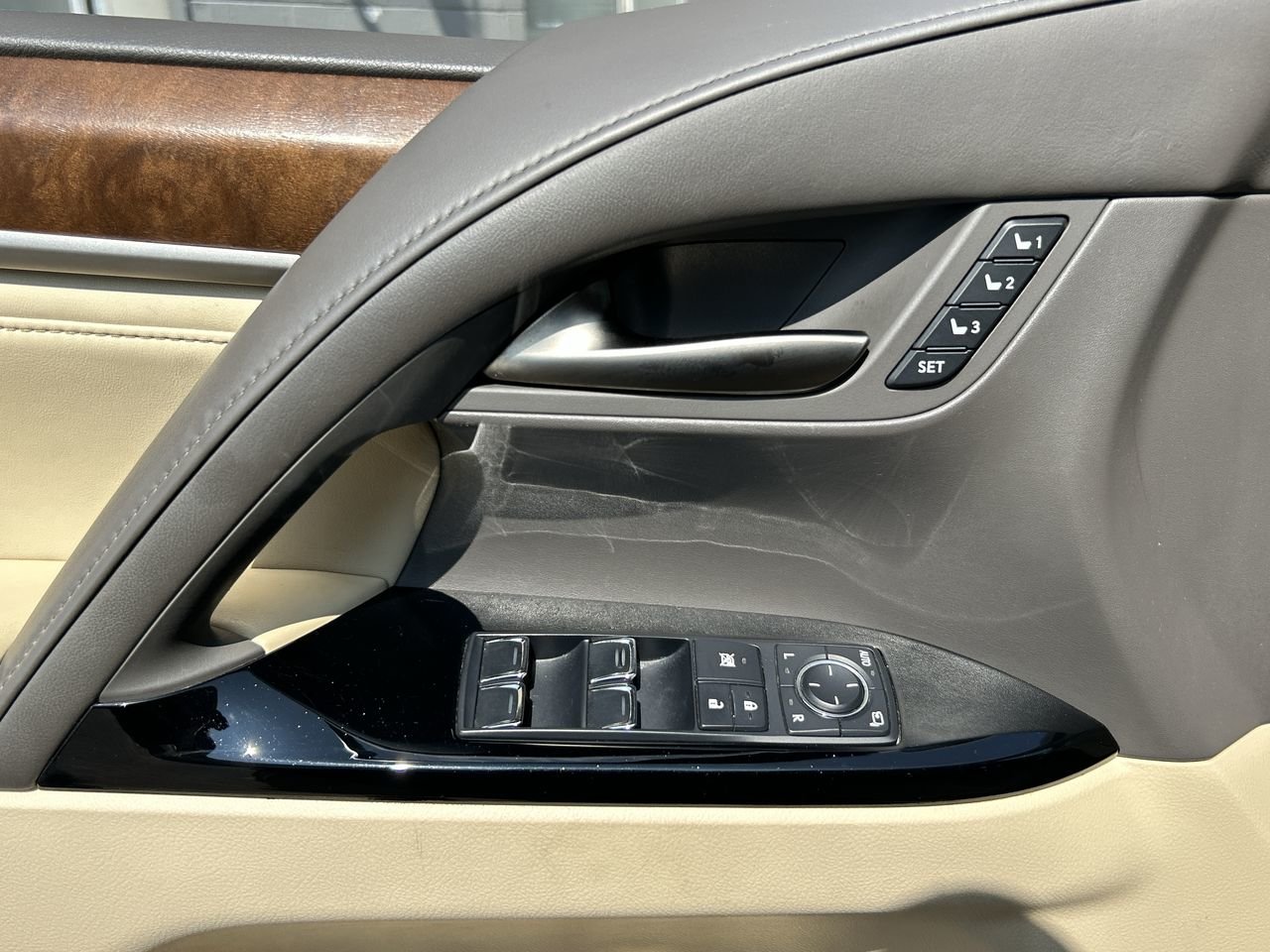 Used 2016 Satin Cashmere Met Lexus 570 image 21