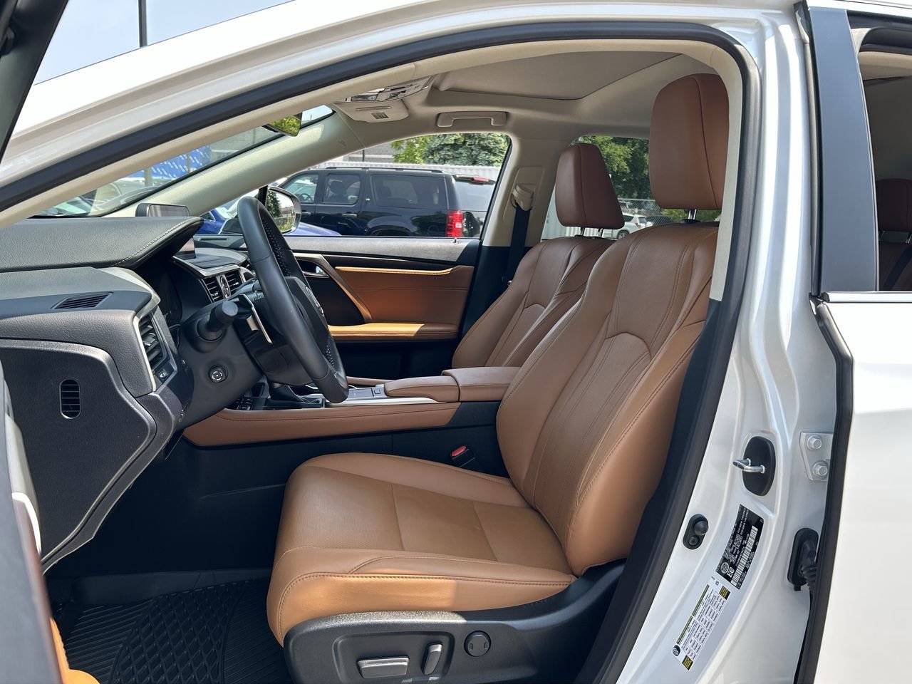 Used 2022 White Lexus 350 image 19