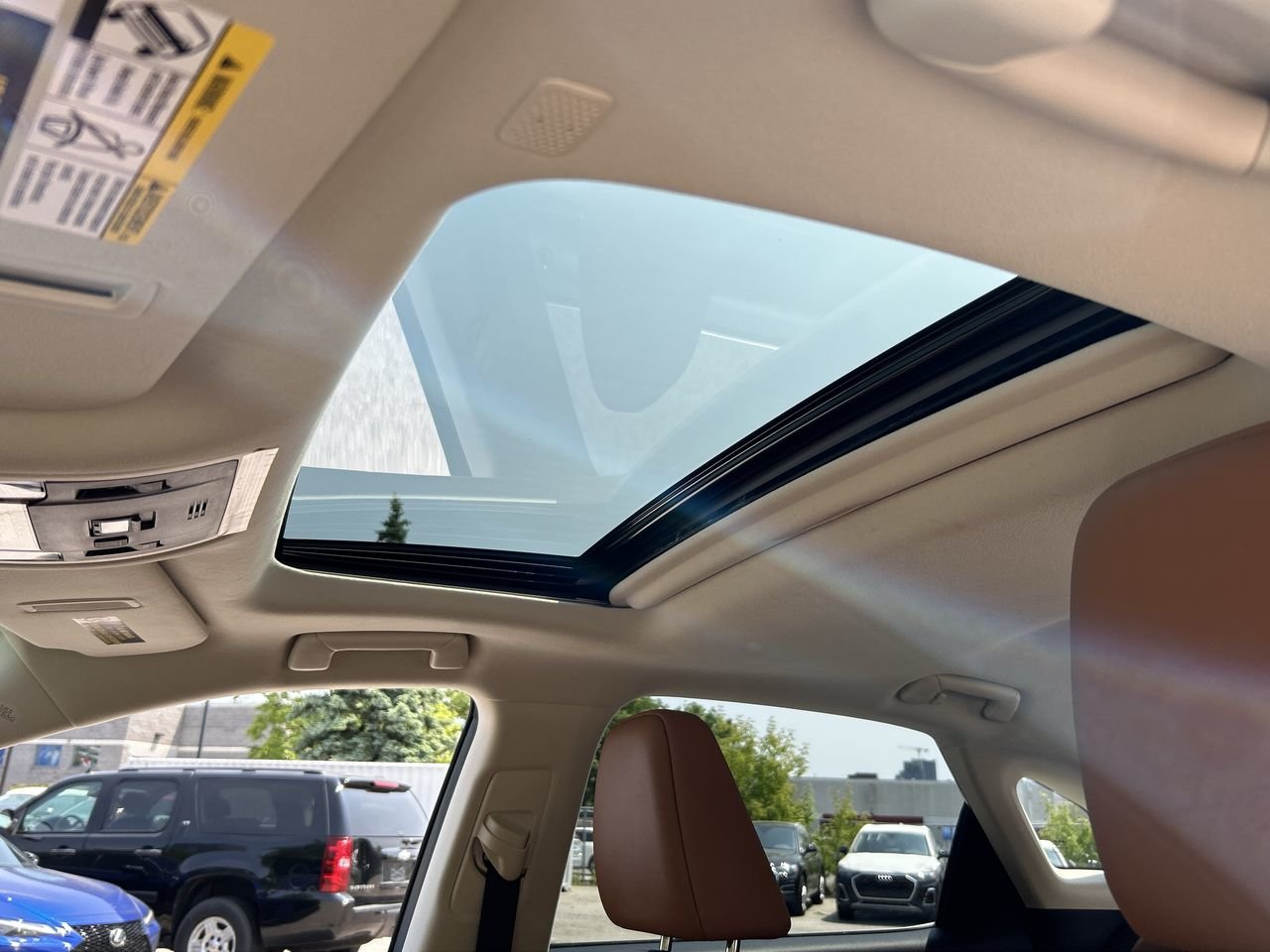Used 2022 White Lexus 350 image 29
