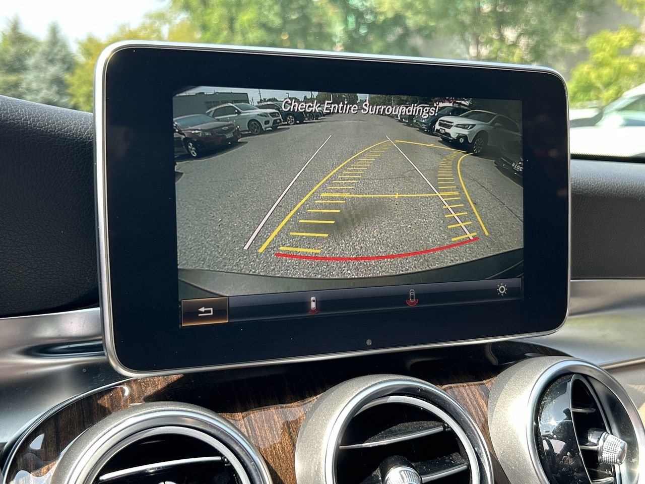Used 2015 Brown Mercedes-Benz 4MATIC image 25
