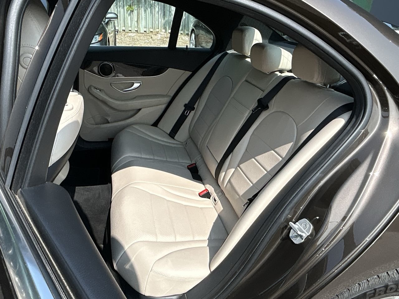 Used 2015 Brown Mercedes-Benz 4MATIC image 31