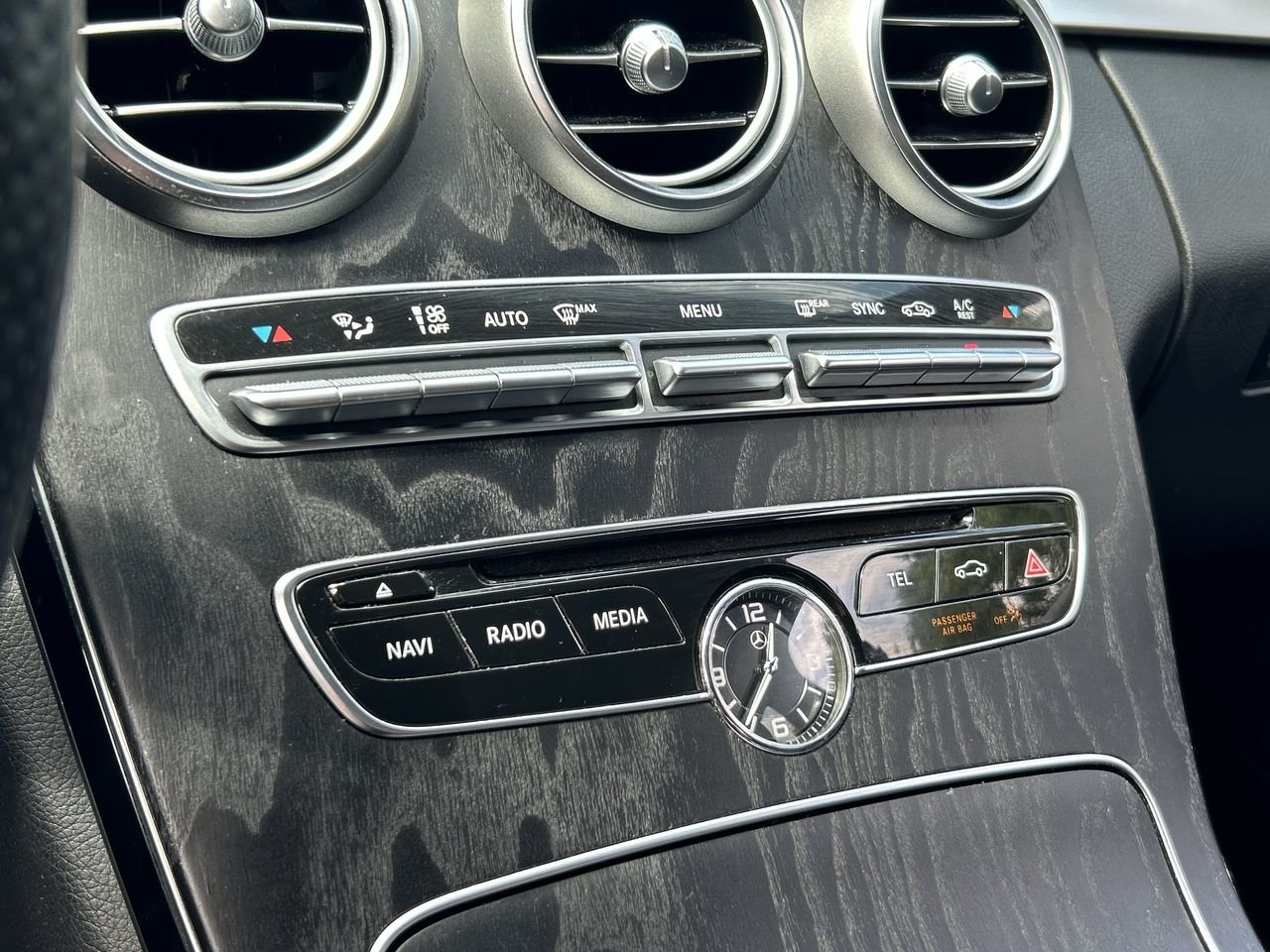Used 2018 blue Mercedes-Benz 4MATIC image 27