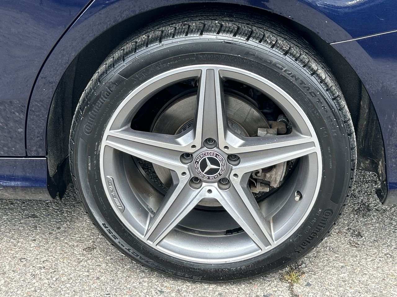 Used 2018 blue Mercedes-Benz 4MATIC image 18