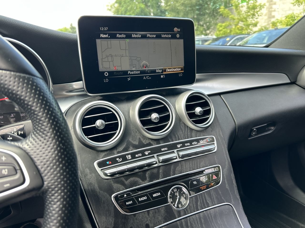 Used 2018 blue Mercedes-Benz 4MATIC image 29