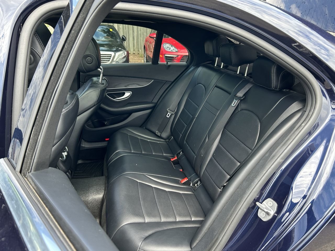 Used 2018 blue Mercedes-Benz 4MATIC image 31