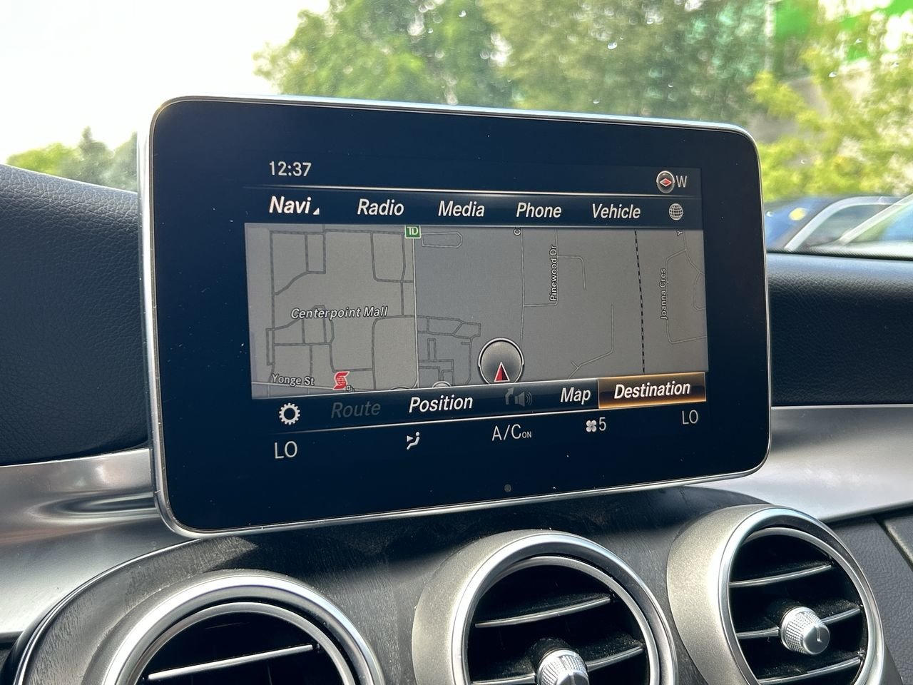 Used 2018 blue Mercedes-Benz 4MATIC image 26