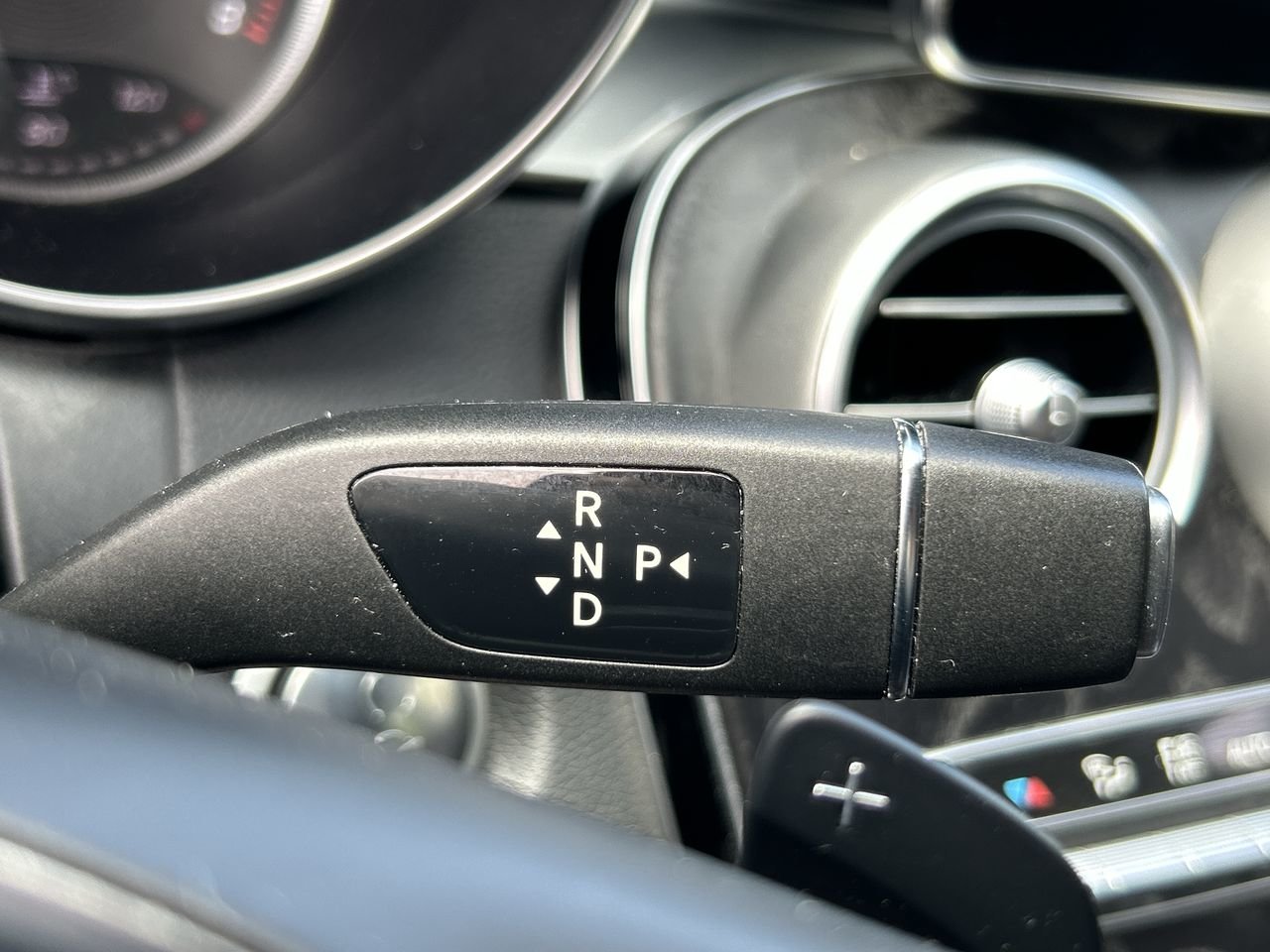 Used 2018 blue Mercedes-Benz 4MATIC image 28