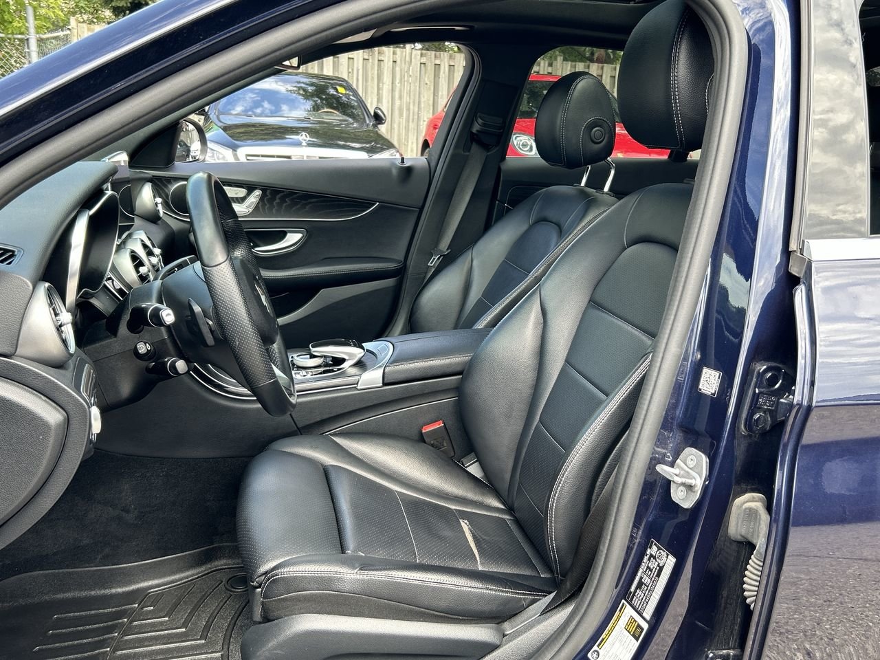 Used 2018 blue Mercedes-Benz 4MATIC image 19