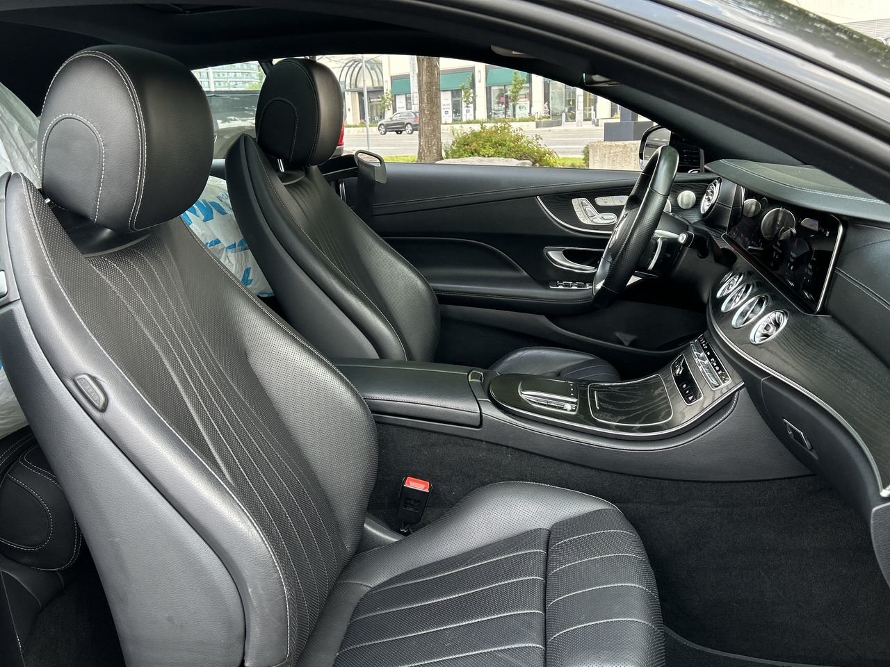 Used 2021 Black Mercedes-Benz 4MATIC image 33