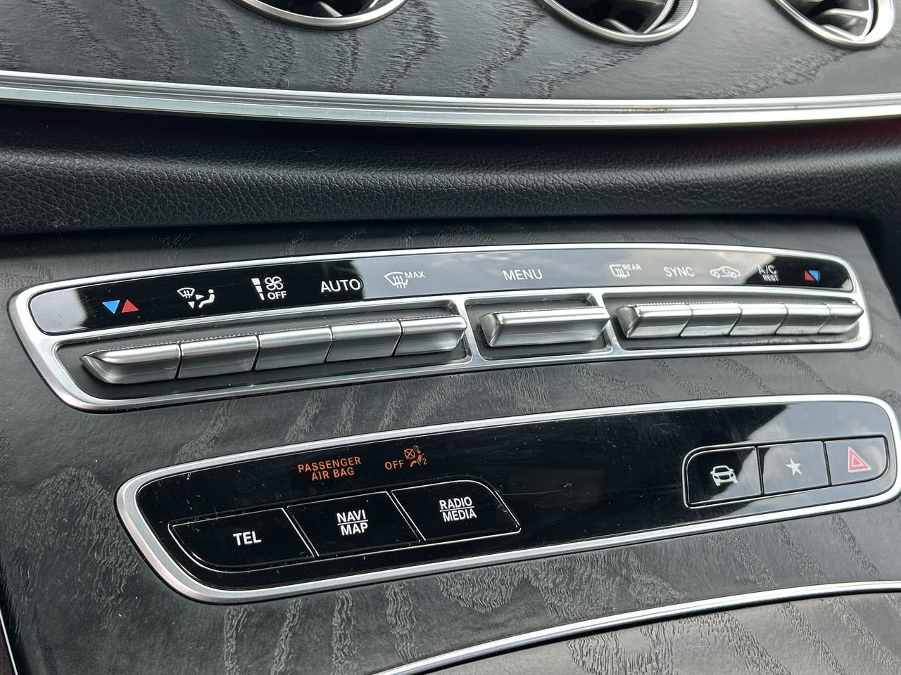 Used 2021 Black Mercedes-Benz 4MATIC image 27