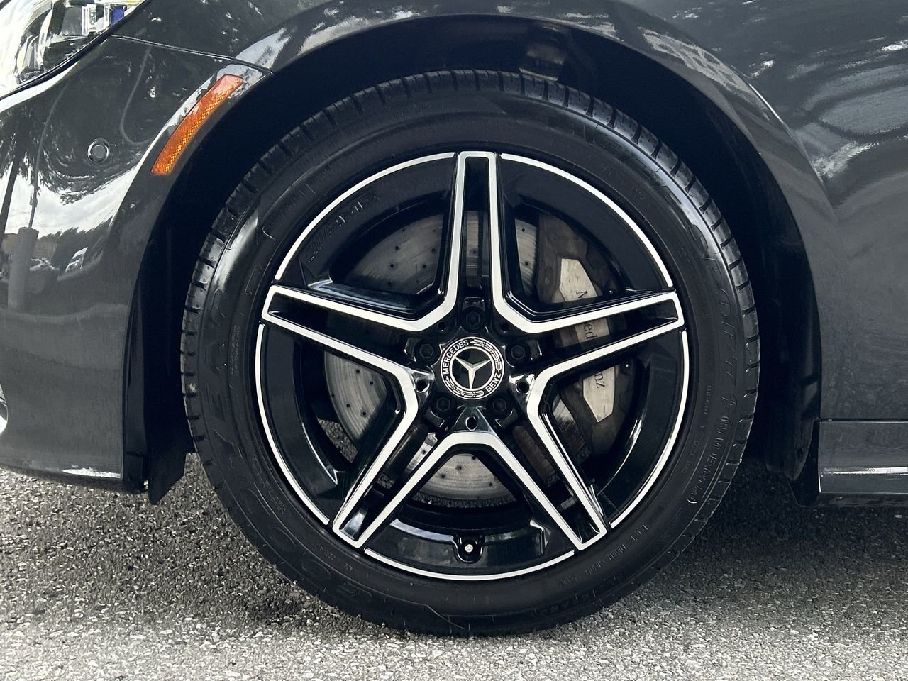 Used 2021 Black Mercedes-Benz 4MATIC image 18