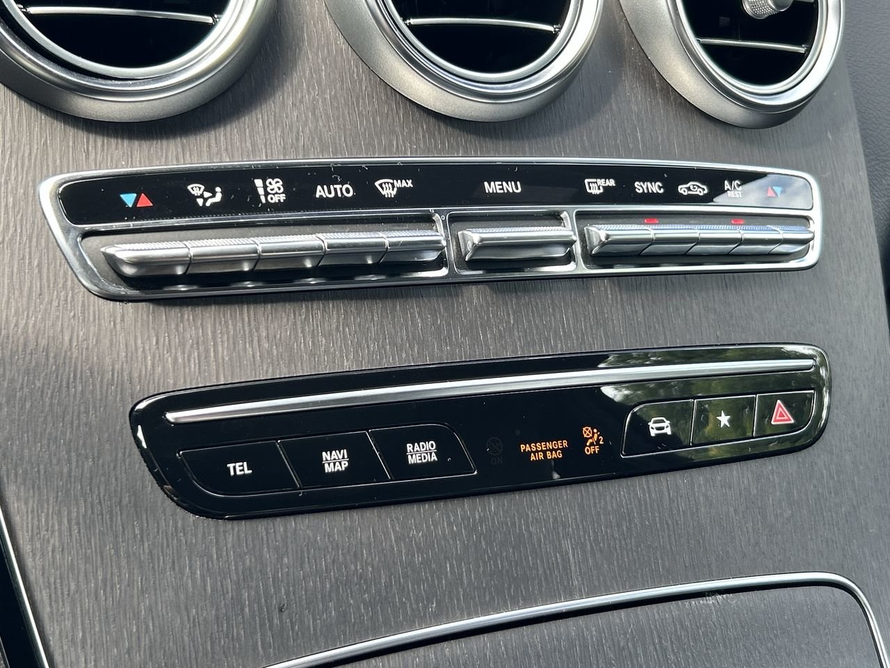 Used 2022 Black Mercedes-Benz 4MATIC image 27