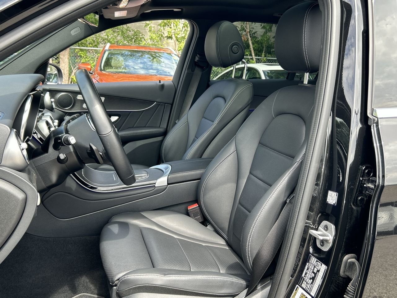 Used 2022 Black Mercedes-Benz 4MATIC image 19