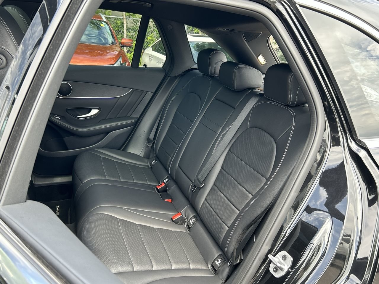 Used 2022 Black Mercedes-Benz 4MATIC image 31