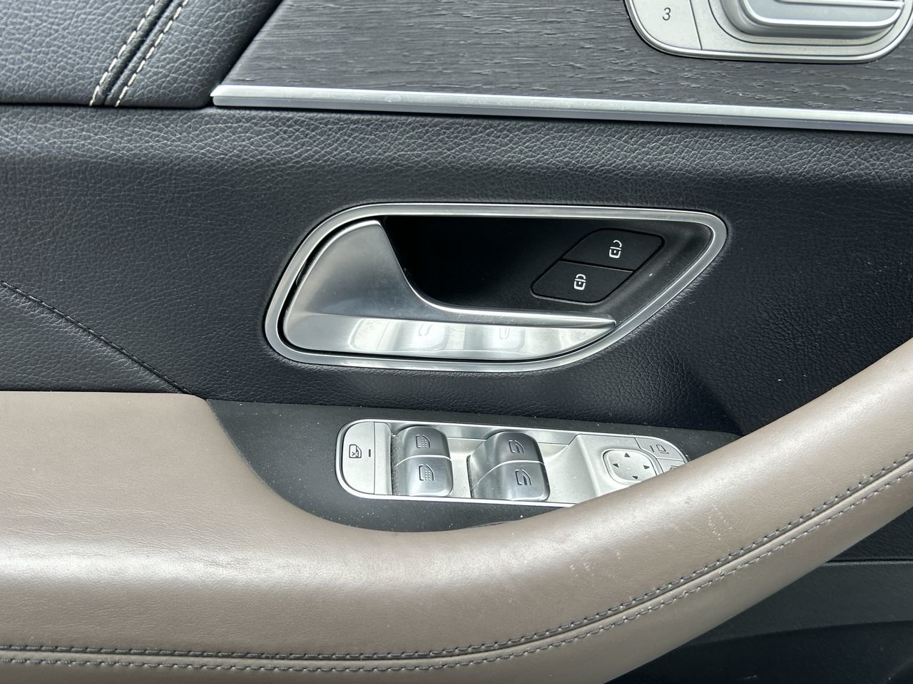 Used 2020 Selenite Grey MET Mercedes-Benz 4MATIC image 21