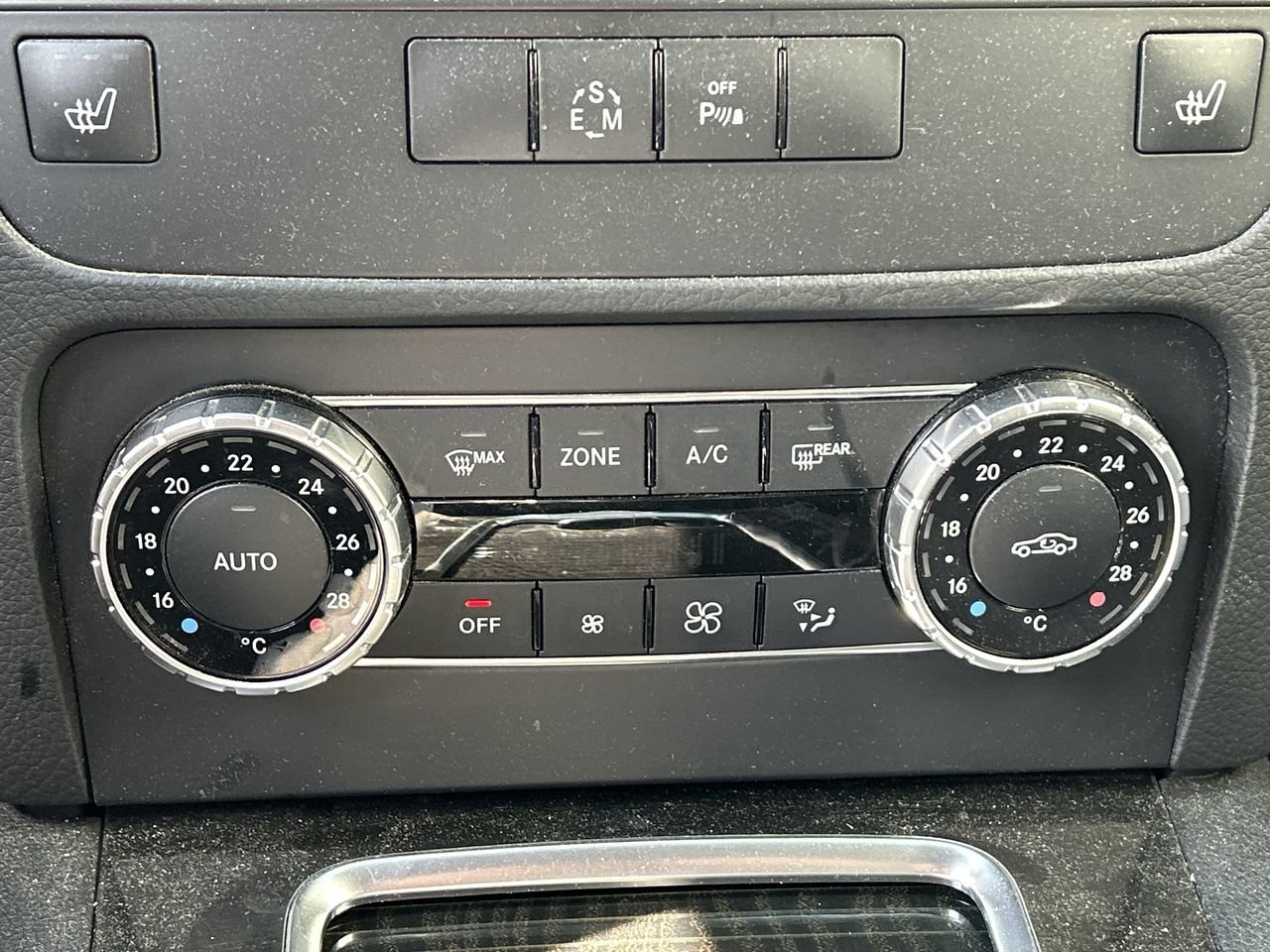 Used 2014 grey Mercedes-Benz BlueTEC image 27