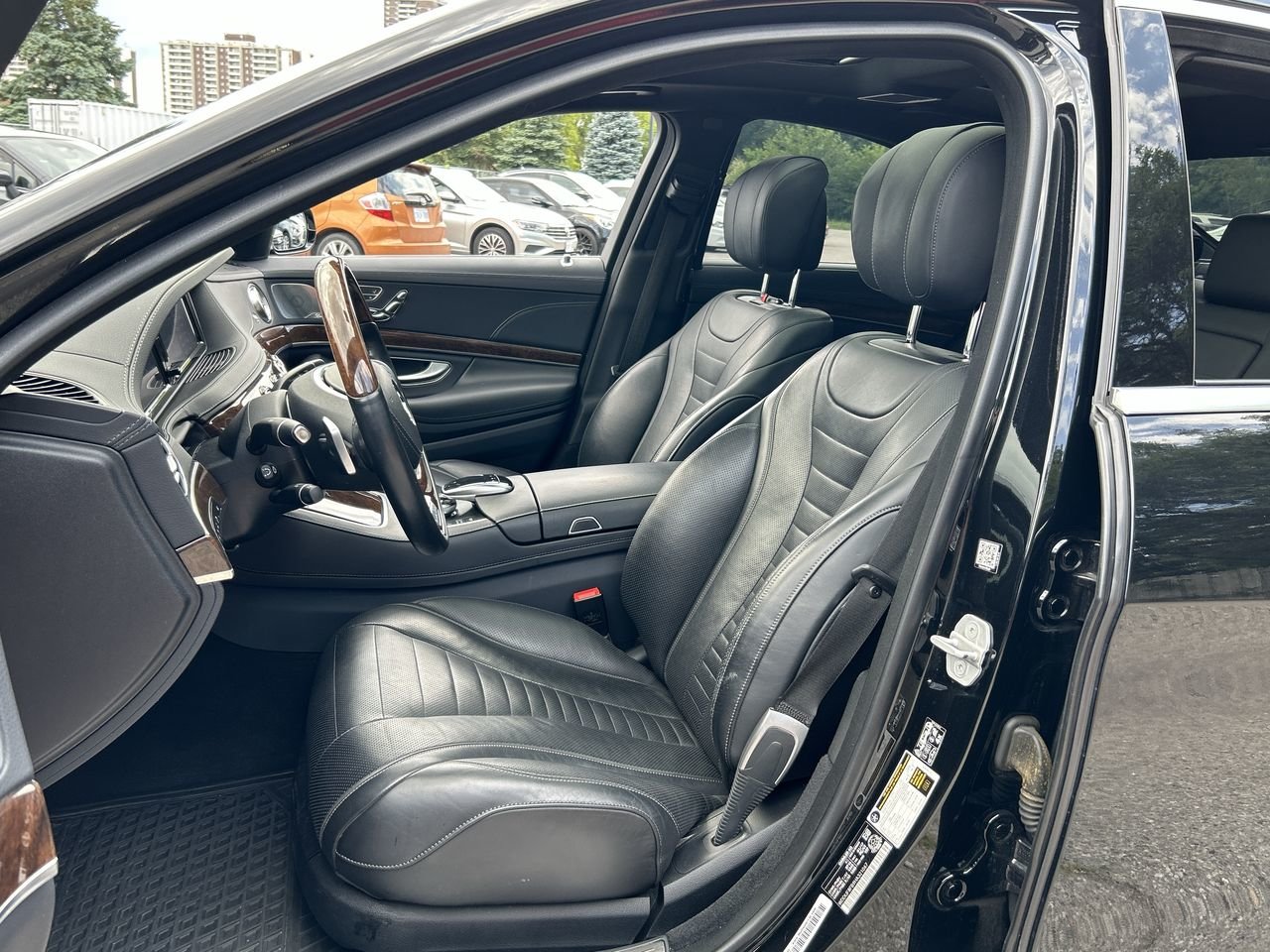 Used 2017 Black Mercedes-Benz 4MATIC image 19