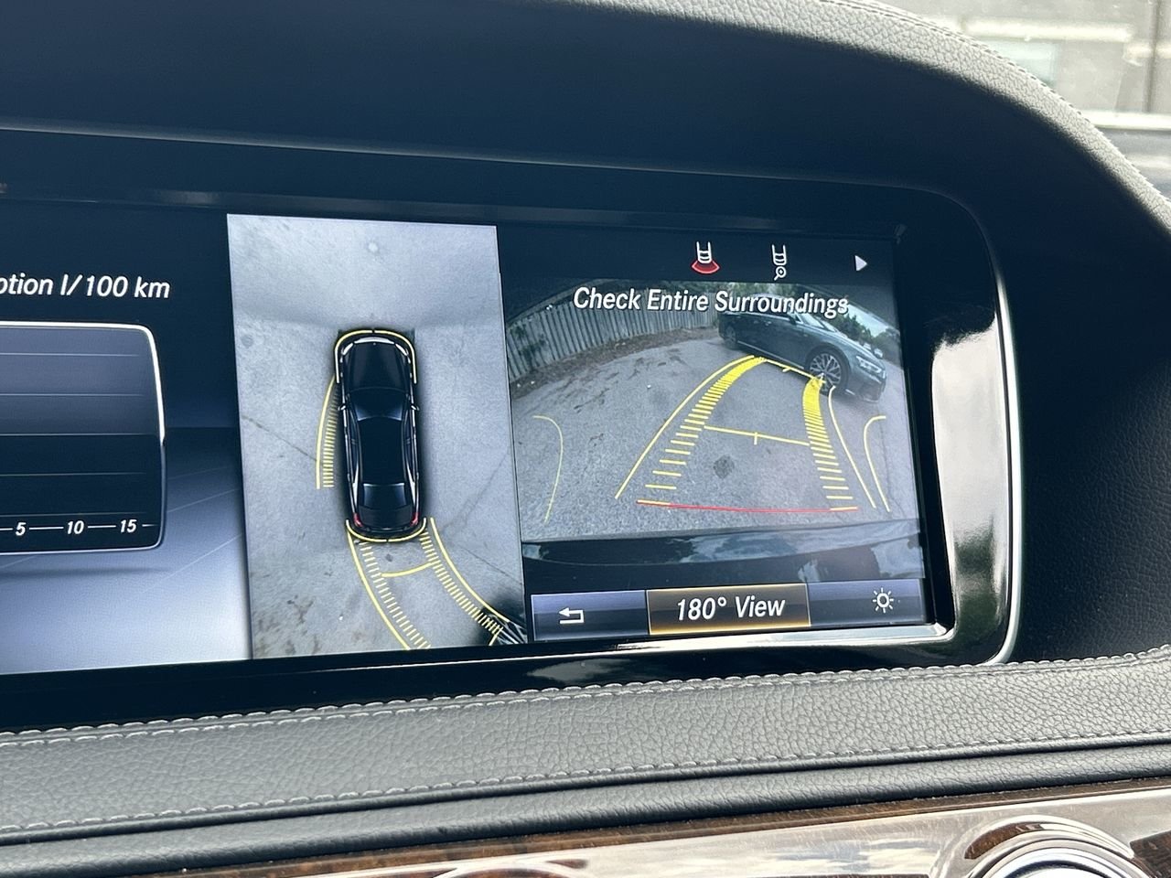 Used 2017 Black Mercedes-Benz 4MATIC image 25
